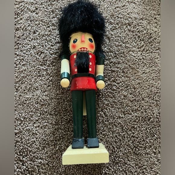 Santa’s Workbench 10’ nutcracker - Picture 2 of 7